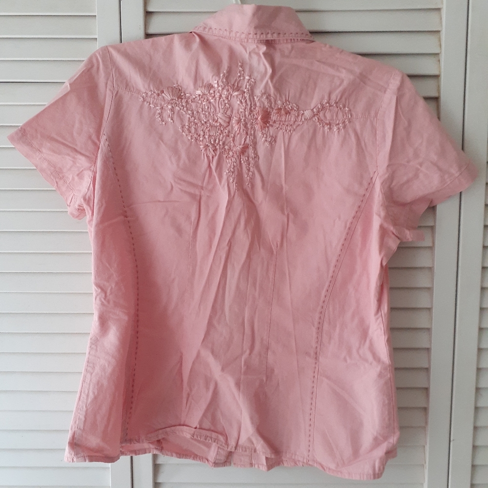 Women/Junior Short Sleeve Button-up Top Size S - Picture 2 of 2
